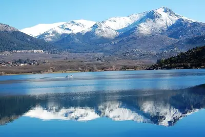Image de Dans la ville de Navacerrada, Ă quelques pas du centre, du lac et des sentiers des montagnes