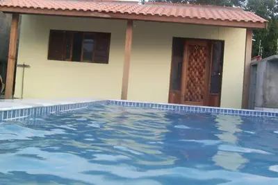 Image de Grande maison avec piscine et barbecue, 4 places de parking, sécurité totale.