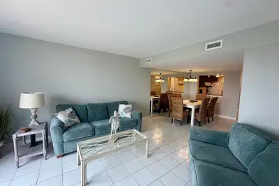 Image de Ocean Front 2 Condo Bedroom, vue magnifique!