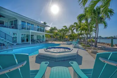 Image de Ocean`s Paradise 4bed / 3bath open water avec bain à remous, piscine et écoulement