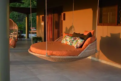 Image de Confort américain / style costaricain! Maison de luxe dans la jungle avec vue sur l'océan!