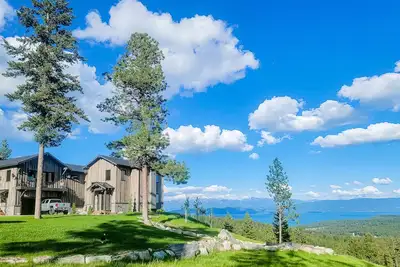 Image de Superbe cabine avec vue sur le lac avec une salle de jeux et des cheminées - près de Blacktail Mountain