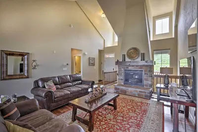 Image de Nouveau! Deluxe Granby Ranch Hillside Home w / Hot Tub!