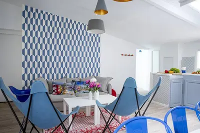 Image de Maison top déco 4 chambres 10 couchages jardin piscine bbq pétanque pied Luberon