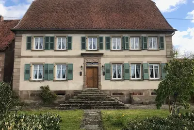 Image de Grande propriété avec jardin. Excellents restaurants à proximité. Chiens ok.