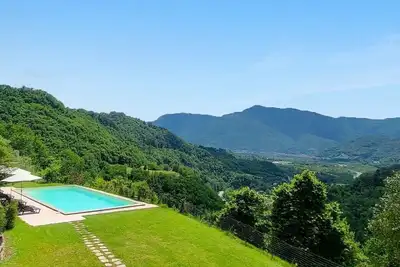 Image de Vallecchia Sotto, villa de 5 chambres, piscine privée, superbes vues, Wifi.