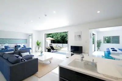 Image de Pets Ok Luxury space with beachside jacuzzi  The / Kunigami-gun Okinawa