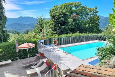Image de Elcriso, villa spacieuse, piscine privée, vue imprenable, Wifi, promenade au restaurant!