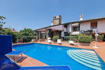 Image de Villa Piazza, piscine privée, chauffée solaire, à pied de les installations! Wifi