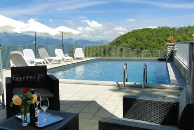 Image de Vista Bellissima! Une vue imprenable, piscine privée, promenade au restaurant, Wifi,