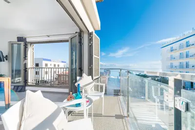 Image de Castello Platja - Beautiful apartment with sea views and only 100 metres away from the bea