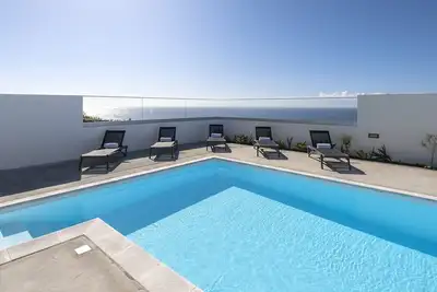 Image de Celeste House - Vue Deluxe sur l'océan / Piscine chauffée