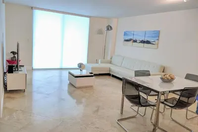 Image de Fully Renovated One Bedroom Apartment @ The Club