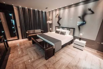 Image de 6 Bdrm Spacious (Party Friendly) Parque Lleras Apt