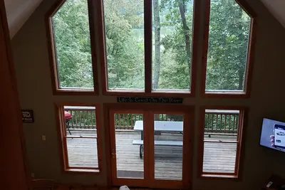 Image de Creekview Cabin surplombant Deer Creek Ă Rocky Point