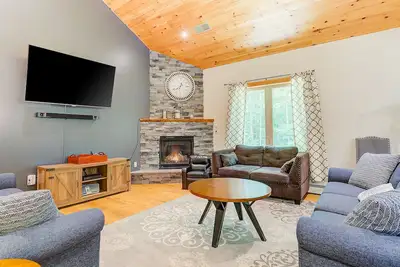 Image de Maison de ville sur deux niveaux avec foyer au gaz, terrasse et barbecue au gaz - Près des pistes de ski