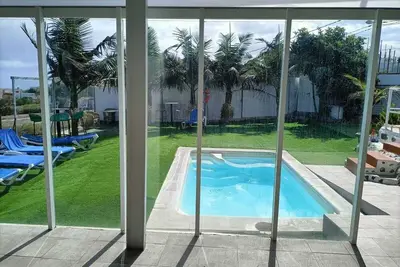 Image de La Maison Bleue Avec Jardin Et Piscine