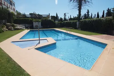 Logement de vacances avec piscine commune