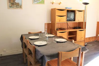 Image de Appartement calme 2 pièces, 6 couchages avec balcon exposé Sud à 400m des pistes de Vars Les Claux
