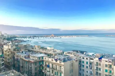 Image de Apt de luxe dans le centre-ville d'Alexandrie, vue sur la mer, boutiques et restaurants tout autour