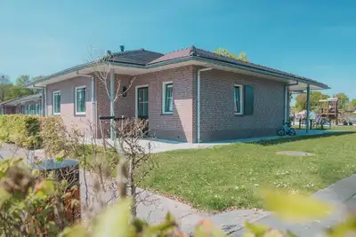 Image de Stay at Bungalow Voorde on Recreatiepark De Boshoek, a spacious group accommodation for 16 guests in the heart of the Veluwe with a fully equipped kitchen.