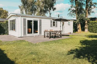 Image de Relax in the Veluwe Lodge with private sauna! Luxury, nature, and comfort come together at De Boshoek for a perfect getaway.