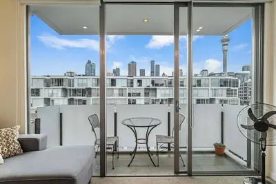 Image de Appartement 2 chambres - Piscine, salle de sport et parking gratuit!