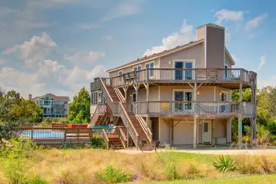 Image de Baleine d'un bon moment | Oceanside | Tête de baleine | Corolla | 12 personnes