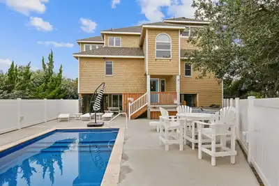 Image de Rue facile | Oceanside | Villages d'Ocean Hill | Corolla | 13 personnes