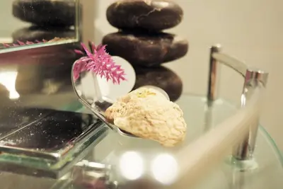 Image de Dream Catcher Retreat - Luxueuse et charmante suite moderne avec une touche de glam