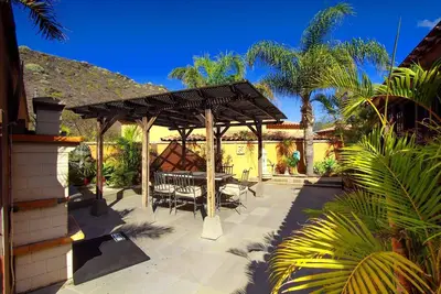 Villa Buda, atmosphère de détente, piscine privée, jardin, jacuzzi, espace barbecue
