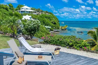 Image de Villa Délice, villa de charme, les pieds dans l 'eau avec vue mer panoramique