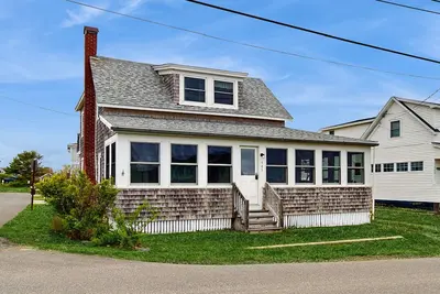 Image de Charmant cottage en bord de mer avec marches fermées à l’eau! Chiens ok!