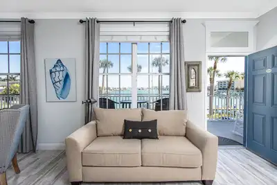 Image de Dock Holiday - Magnifique condo 2br / 2ba au bord de l'eau