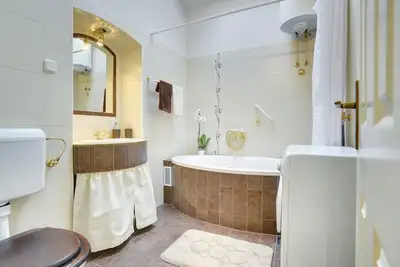 Image de Maison avec piscine et jacuzzi