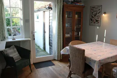 Image de De caractère assez, famille maison géorgienne se trouve au centre de Wells