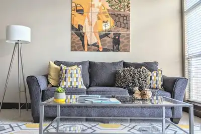 Image de Salle de sport + piscine, parking gratuit, accès au métro léger