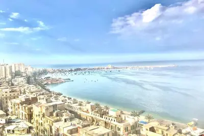 Image de Apt de luxe dans le centre-ville d'Alexandrie, vue sur la mer, boutiques et restaurants tout autour