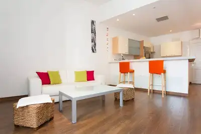 Image de Rue d'Antibes: modern apartment!