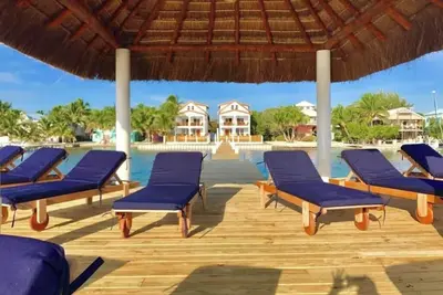 Image de Nouveau 2 chambres / 2 salles de bains à l'océan, piscine, plage privée et quai # 9