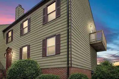 Image de Downtown Fredericksburg Condo meublé