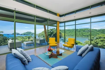 Image de Available during upcoming Festive Season. Amenities you'll love.