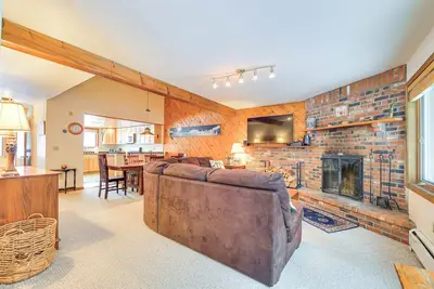 Image de Nouvelle Liste! Maison de ville avec piscine, 3 minutes de Killington!