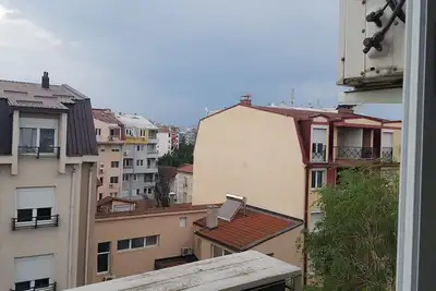 Image de La maison de Veki est un studio de 30 m2 situé dans le centre de Skopje.