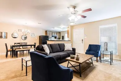 Image de Maison pour 10 / 3bed2ba / près de Ellum Deep & Downtown! !