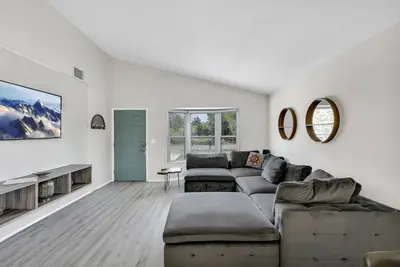 Image de Tu l'as trouvé! Maison 3Be 2Ba rénovée à Clearwater.