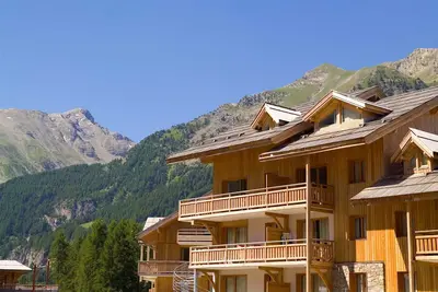 Image de Appart dans les Hautes-Alpes | Accès Piscine + Au Pied des Pistes
