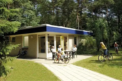 Image de Bungalow avec lave-vaisselle, non loin de l'assen