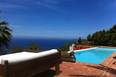 Image de villa de luxe peut Avy 7 chambres, 7 salles de bain, 14 à 16 personnes, meilleur coucher de soleil Ibiza