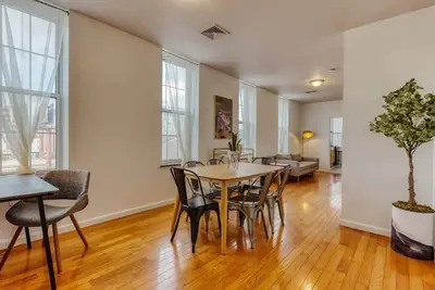 Image de Lumineux et spacieux 4 lits par Convention Center / -City